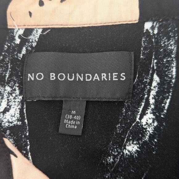 Abstract No Boundaries Button Down Brooklyn Collared T-Shirt Size Medium - Picture 2 of 4